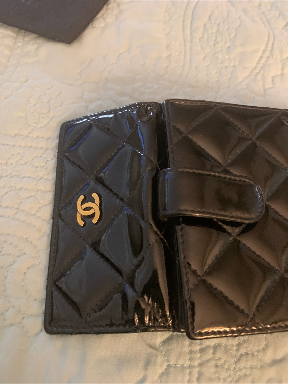 CHANEL Black Quilted Patent Leather Compact Wallet with Gold CC - Picture 3 of 15